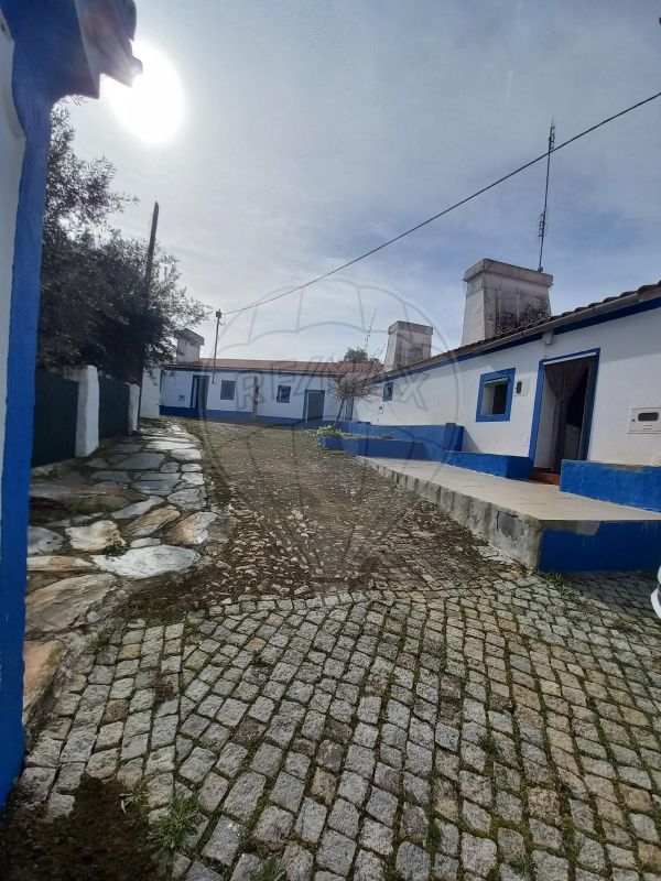 Outros - Habitação T7 para venda