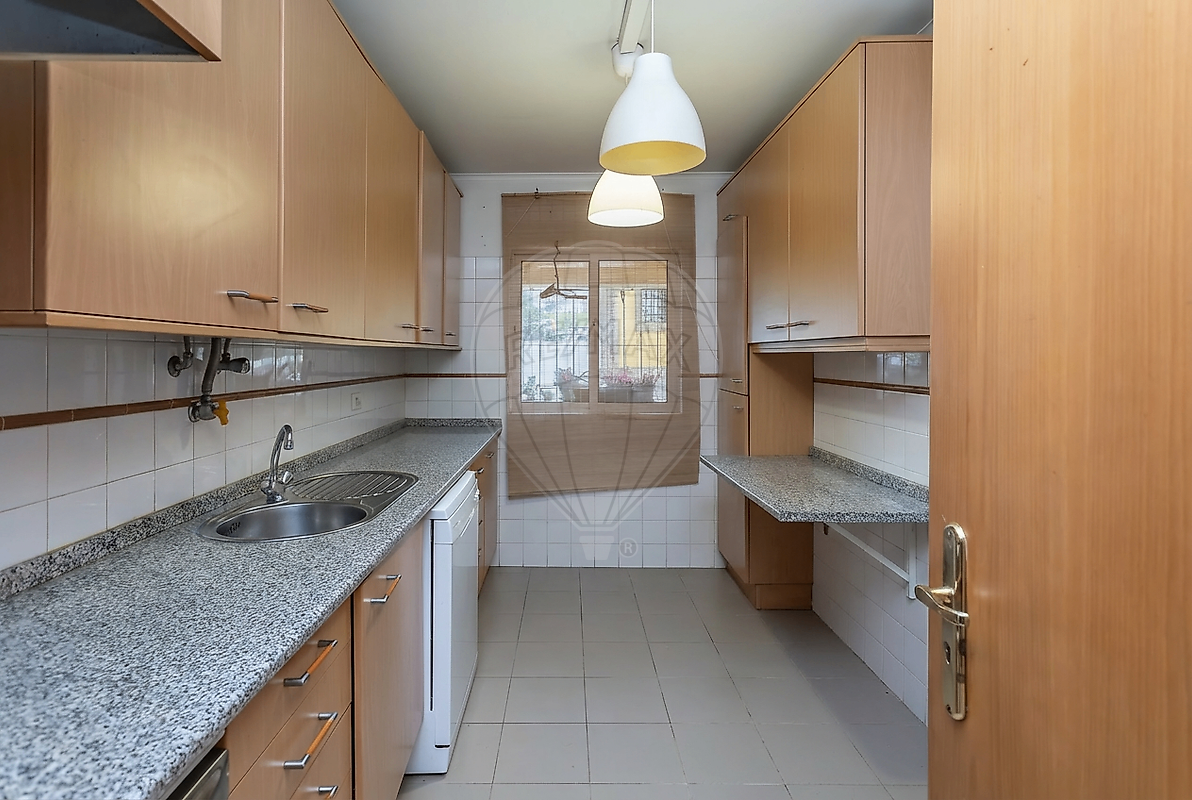 Apartamento T2 à venda em Amadora