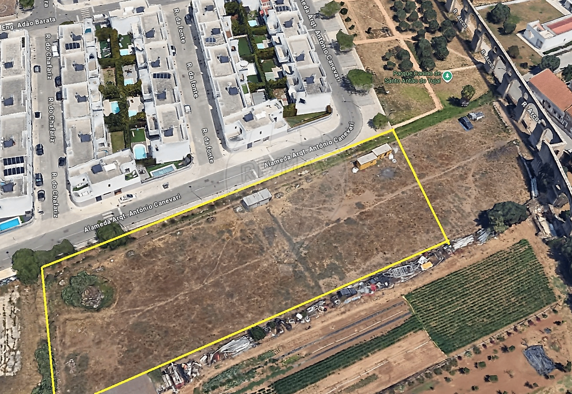 Terreno à venda em Loures