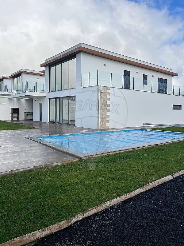 Moradia T4 à venda em Lourinhã