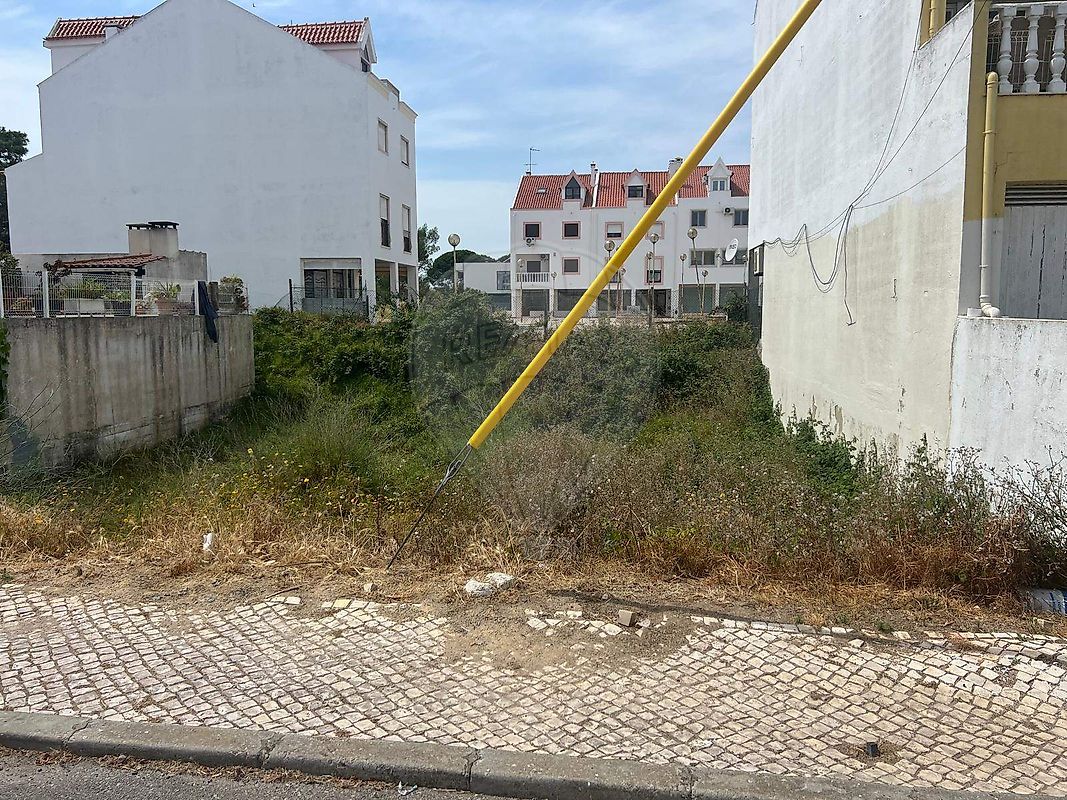 Terreno à venda em Almada