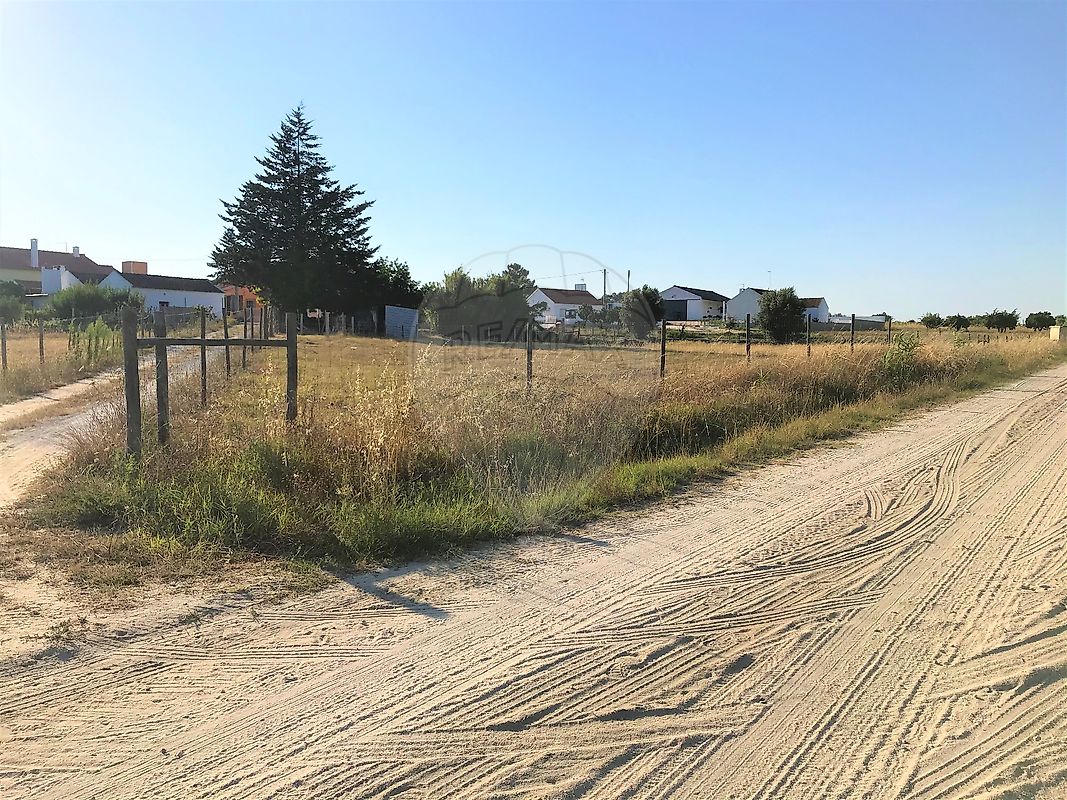 Land for sale in Coruche, Portugal — €99,000