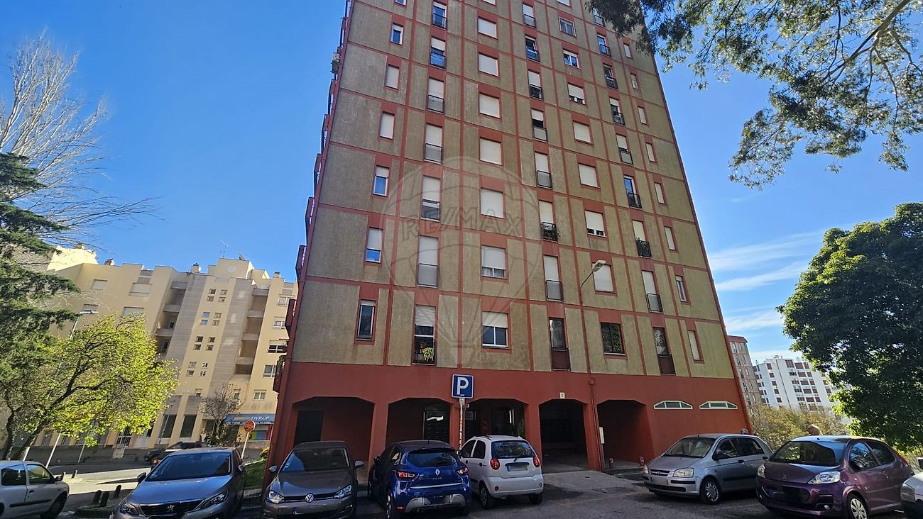 Apartamento T2 à venda em Loures