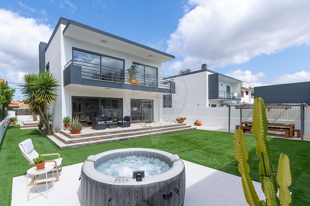 Moradia T4 para venda