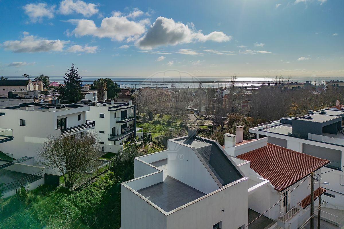 Moradia T4 à venda em Loures