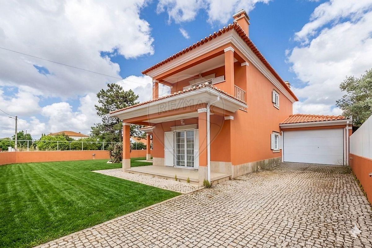Moradia T4 - Azeitão (São Lourenço e São Simão), Setúbal, Setúbal