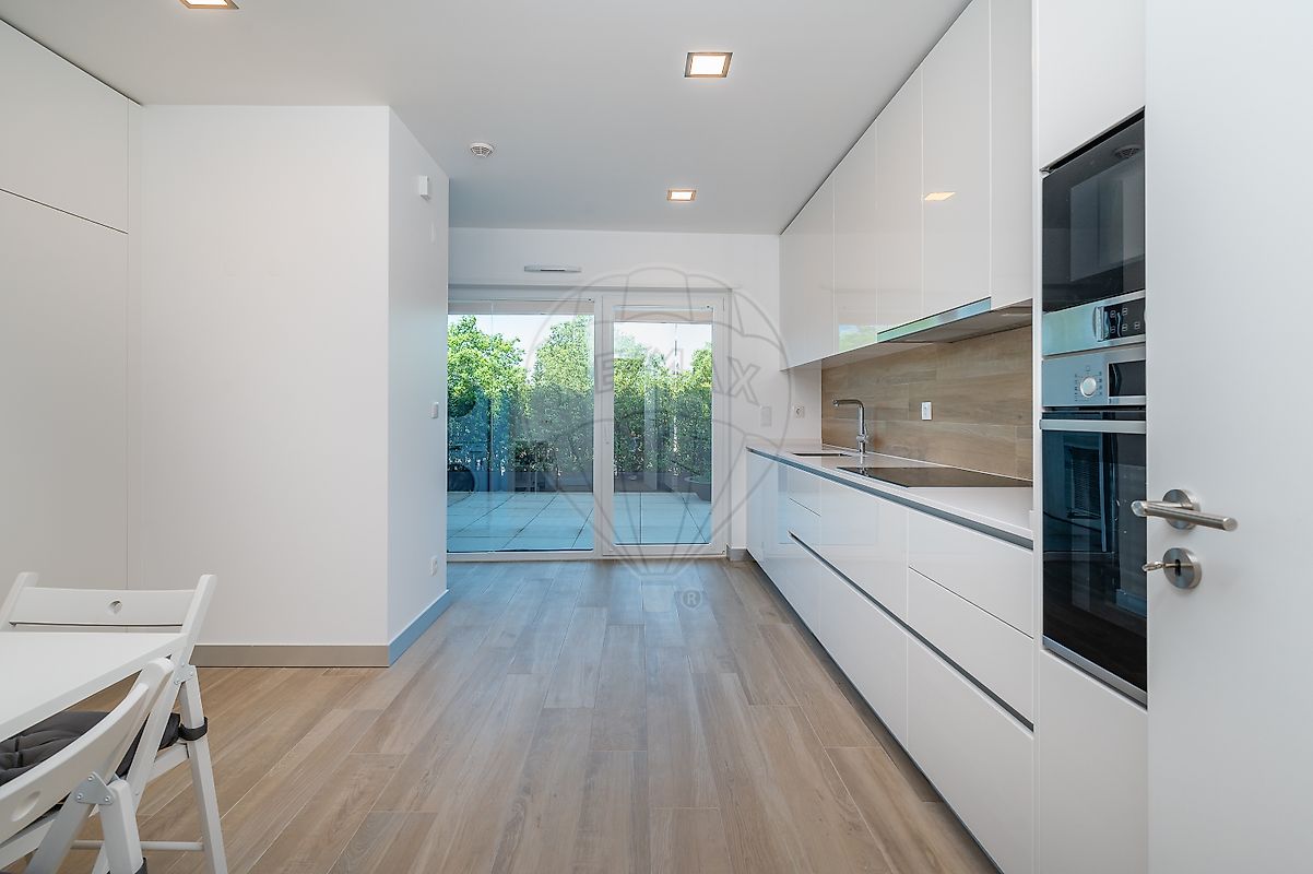 Apartamento T4 em Lumiar 4