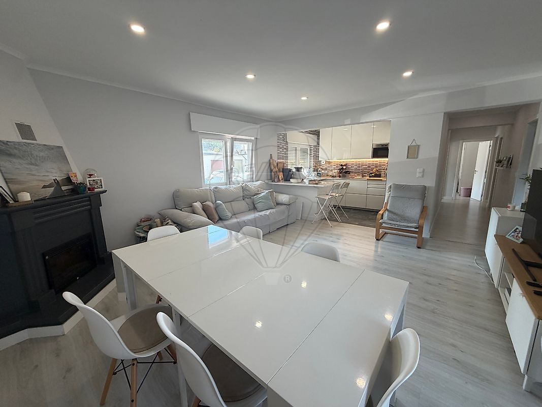 Apartamento T3 à venda em Seixal