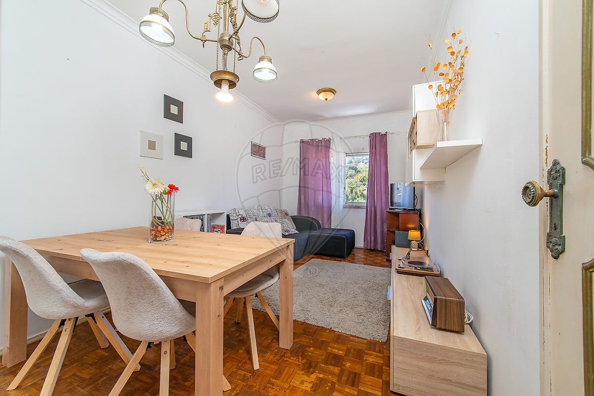 Apartamento T2 à venda em Amadora