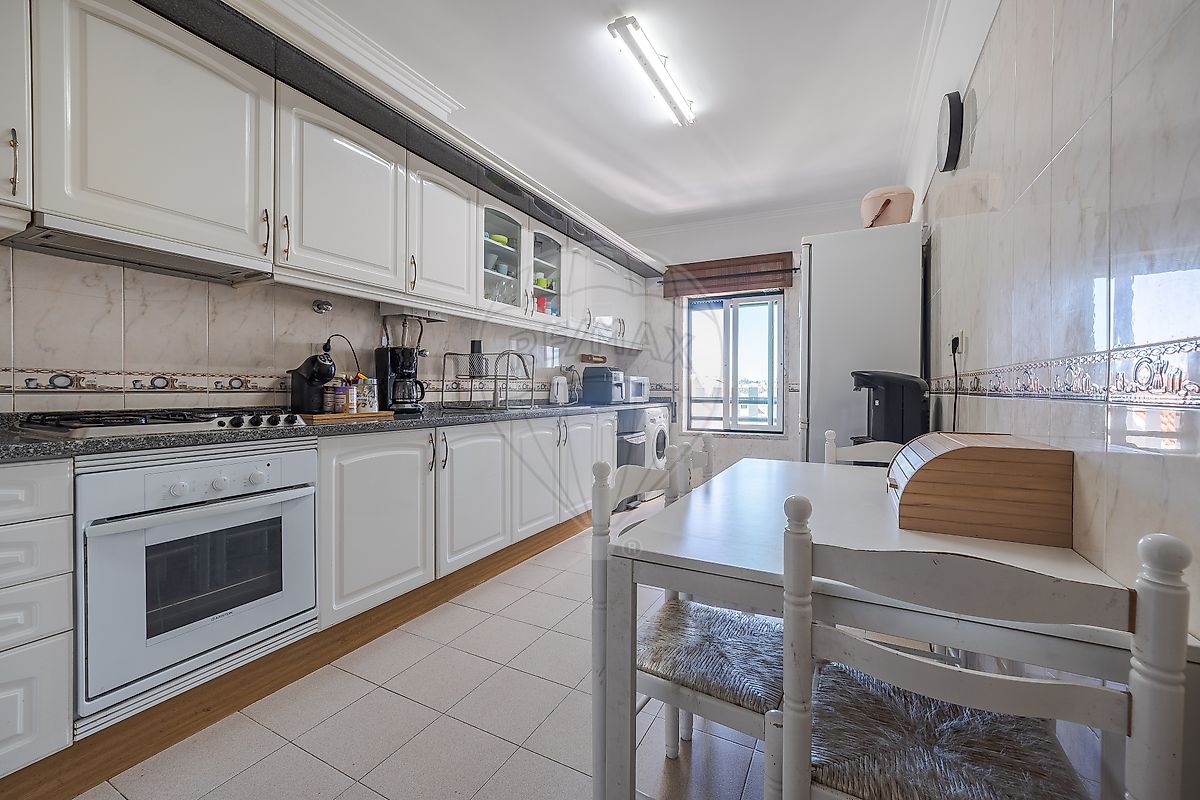 Apartamento T2 em Casal de Cambra, €320.000