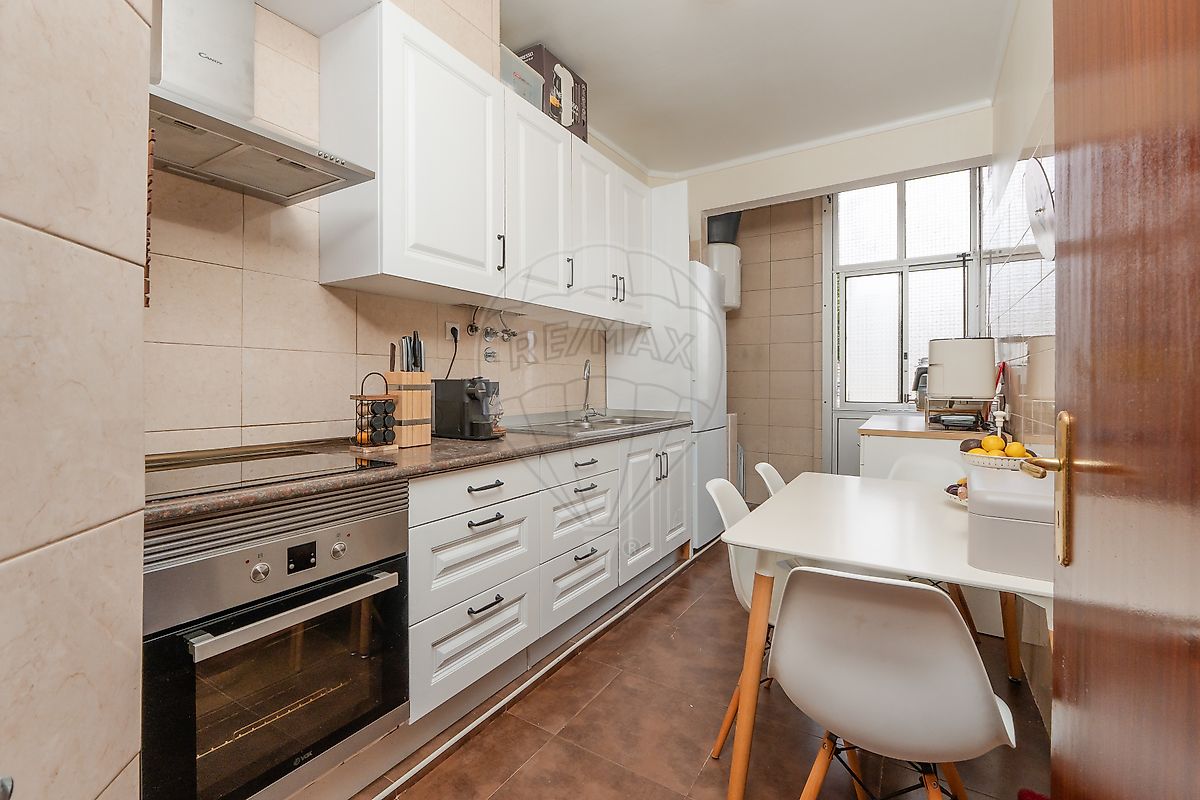 Apartamento T2 - Águas Livres, Amadora, Lisboa