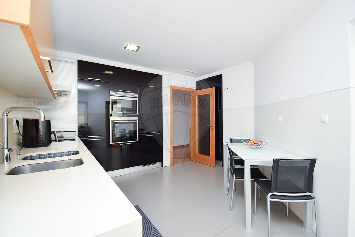 Apartamento T3 em Sintra (Santa Maria e São Miguel, São Martinho e São Pedro de Penaferrim) 32