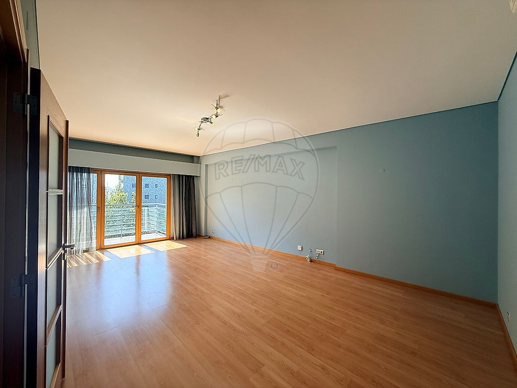 Apartamento T2 para arrendar em Odivelas