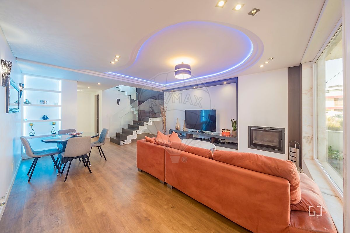 Moradia T5 à venda em Odivelas