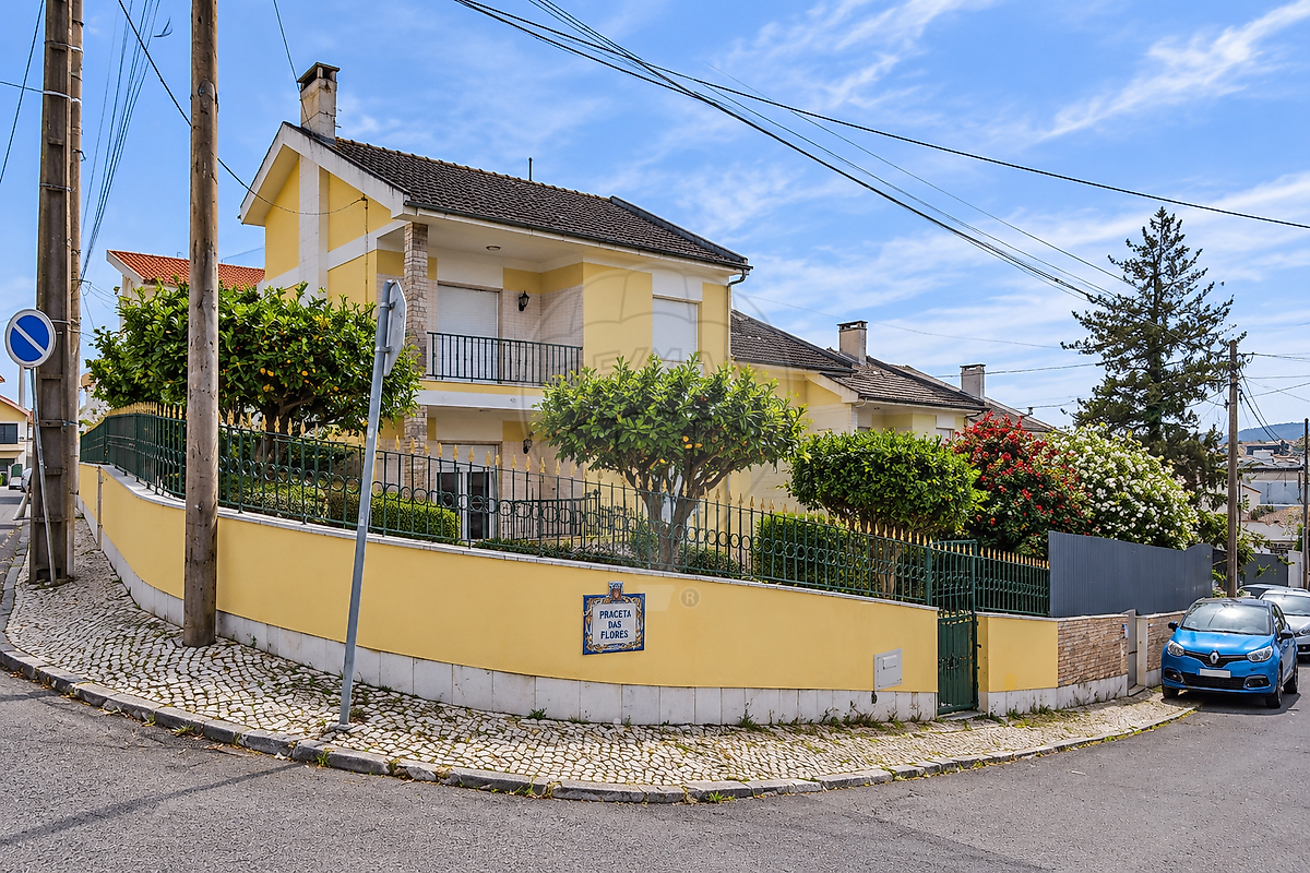 Moradia T5 em Algueirão-Mem Martins, €595.000