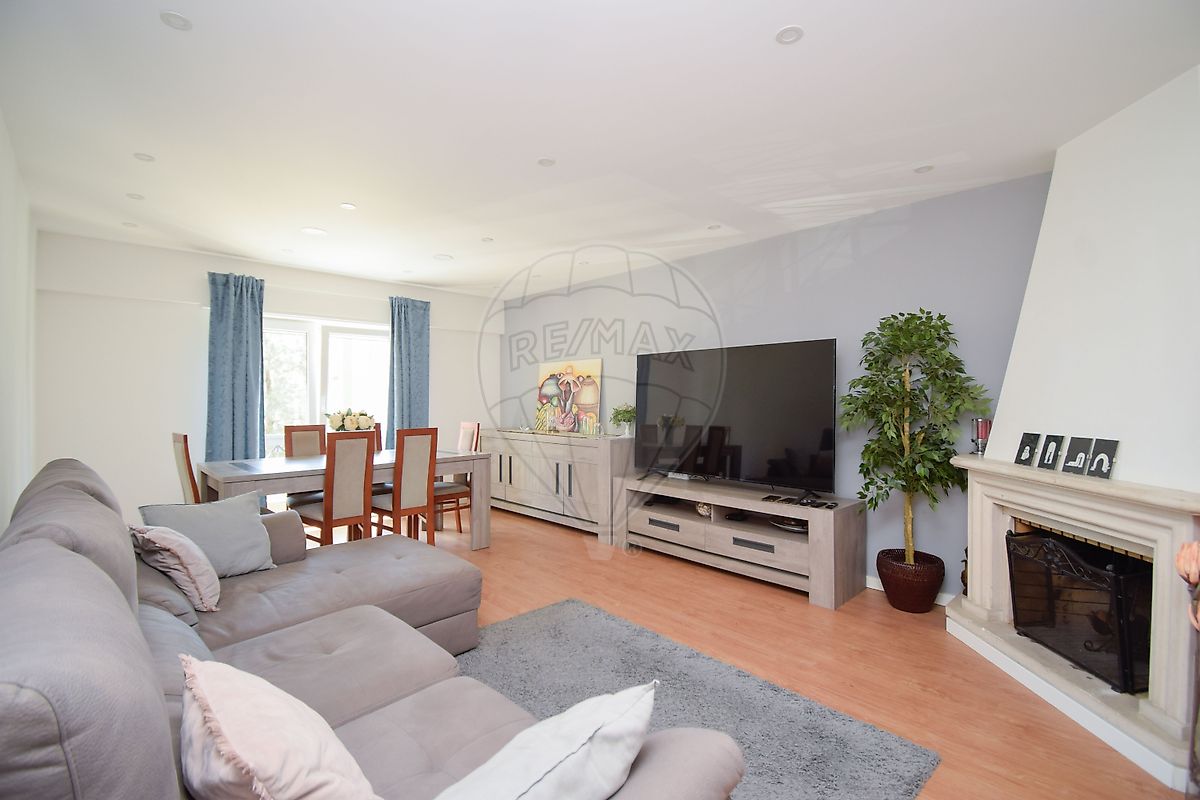 Apartamento T3 em Algueirão-Mem Martins, €355.000