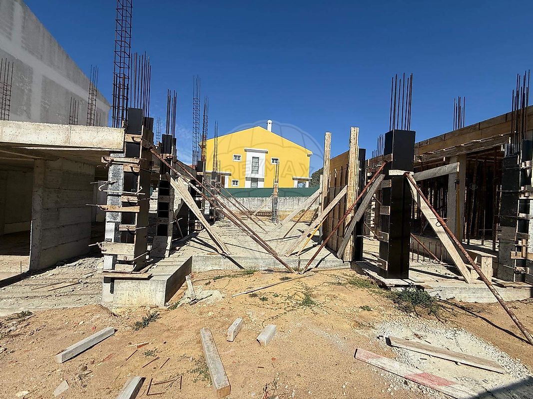 Terreno T3 à venda em Sintra