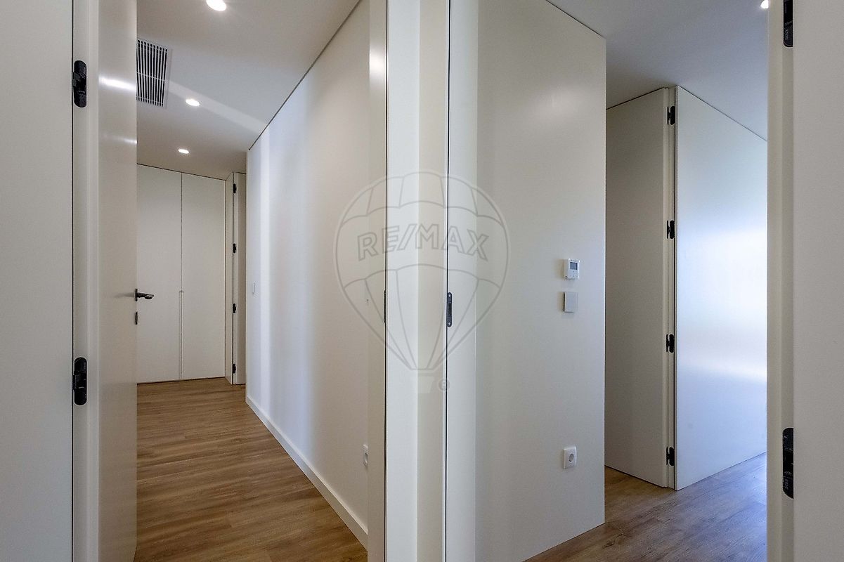 listing 123331056-974 picture-0