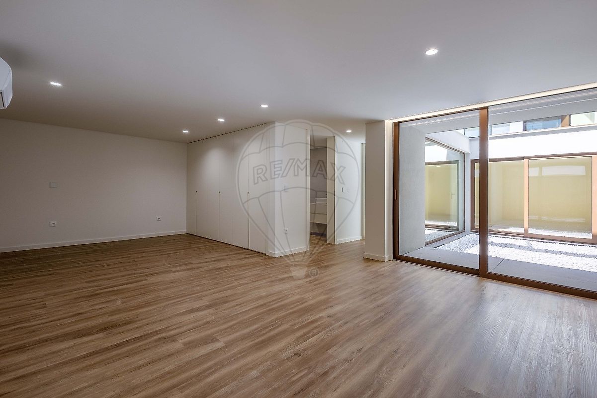 listing 123331056-975 picture-0