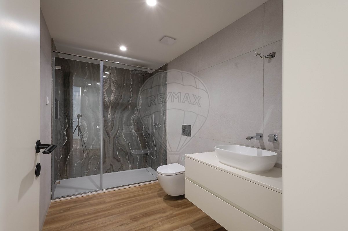 listing 123331056-975 picture-0