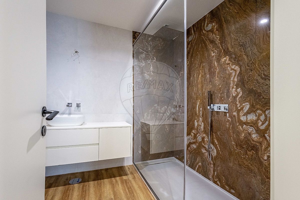 listing 123331056-975 picture-0