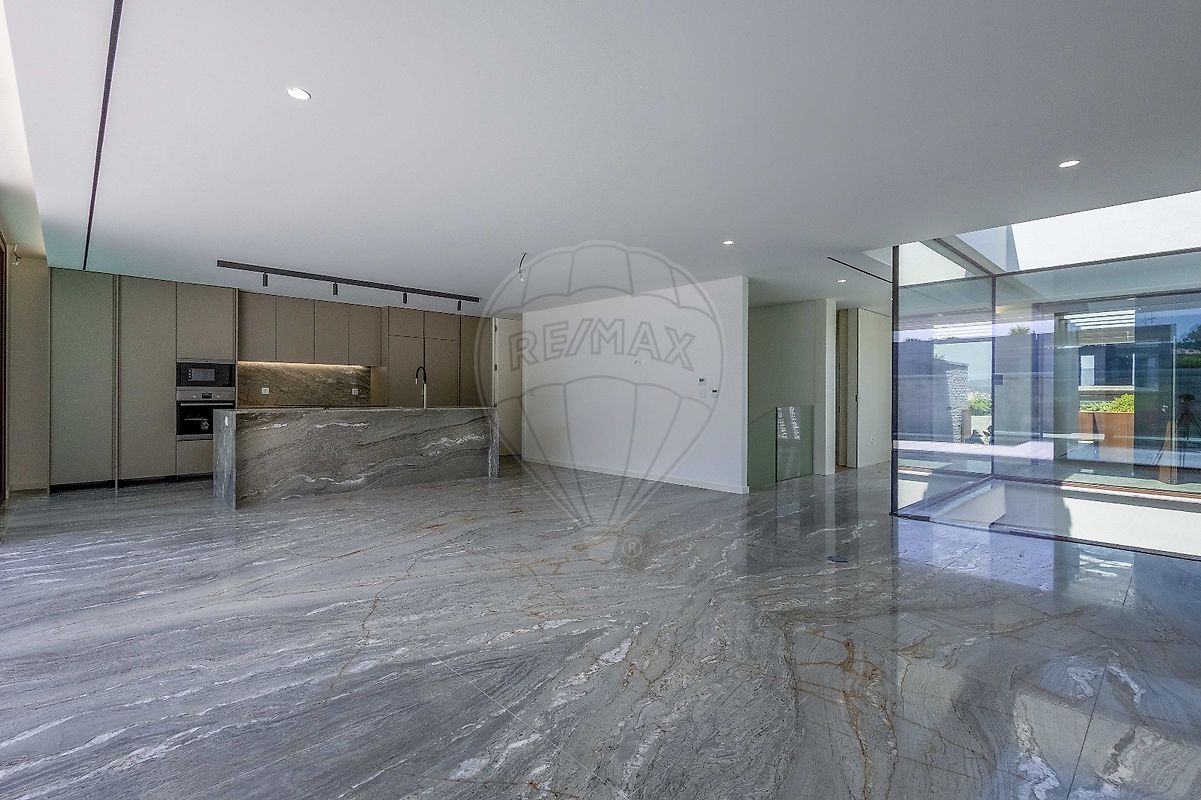 listing 123331056-975 picture-0