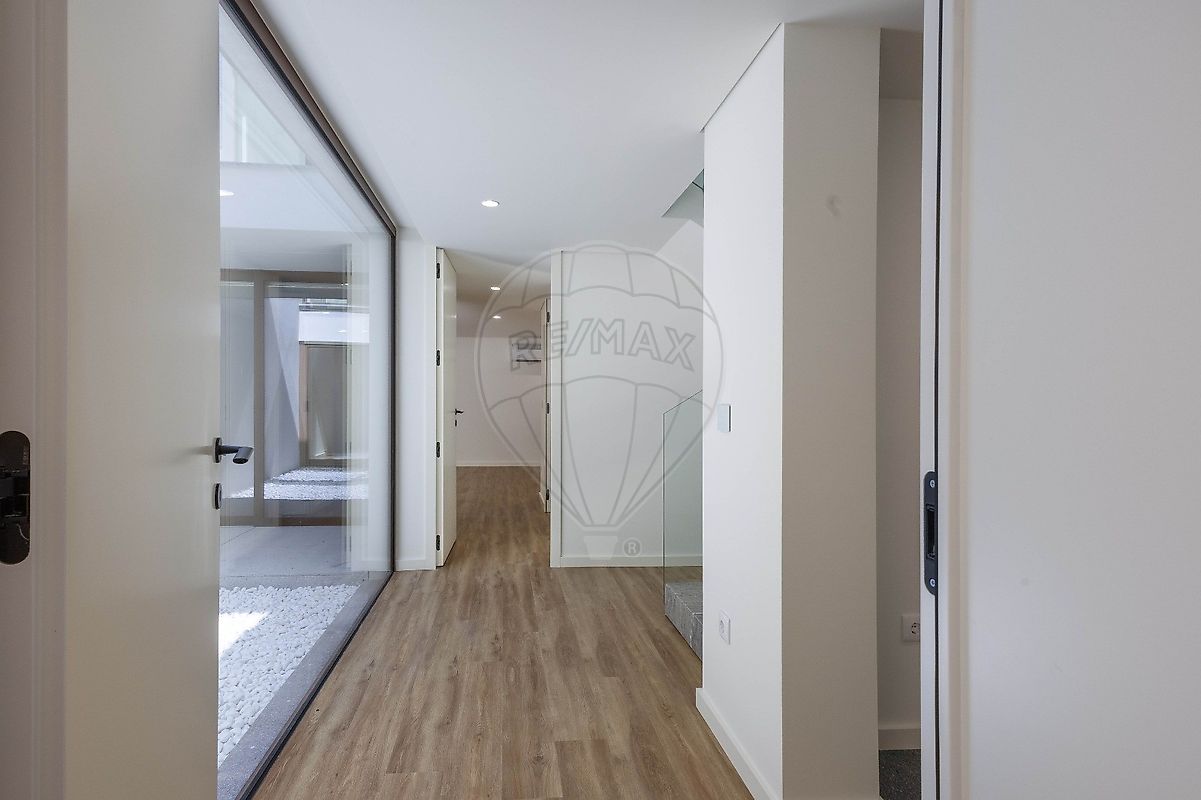 listing 123331056-975 picture-0