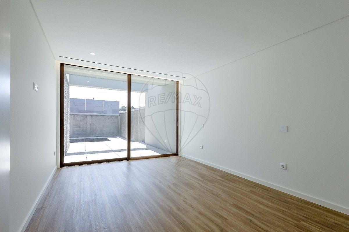 listing 123331056-975 picture-0