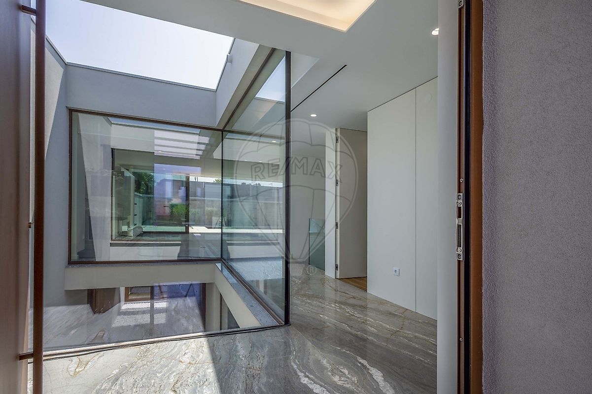 listing 123331056-975 picture-0