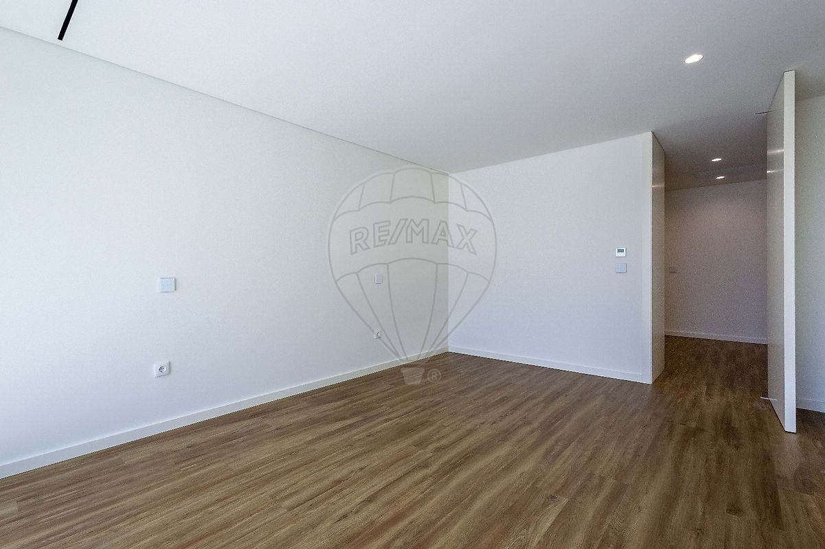 listing 123331056-975 picture-0