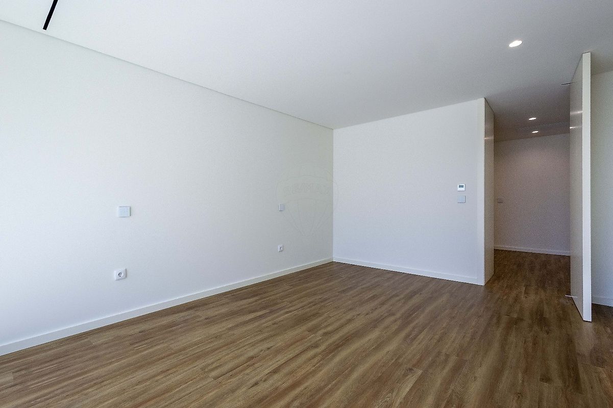 listing 123331056-981 picture-0