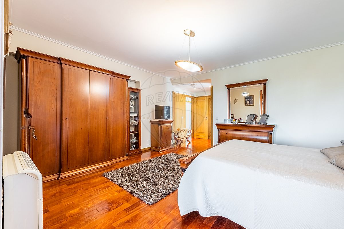 listing 123331056-1042 picture-0