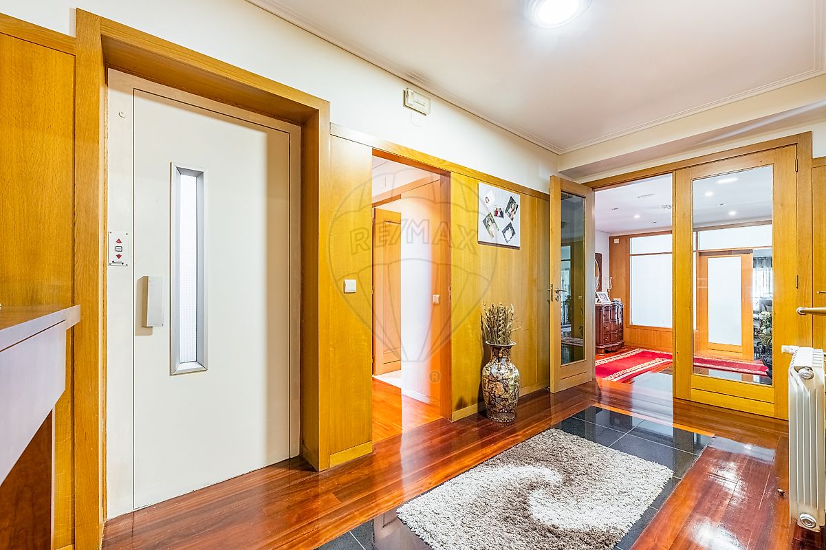 listing 123331056-1042 picture-0