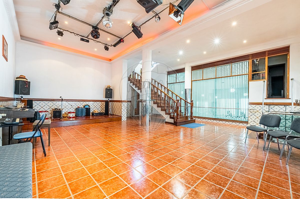 listing 123331056-1042 picture-0