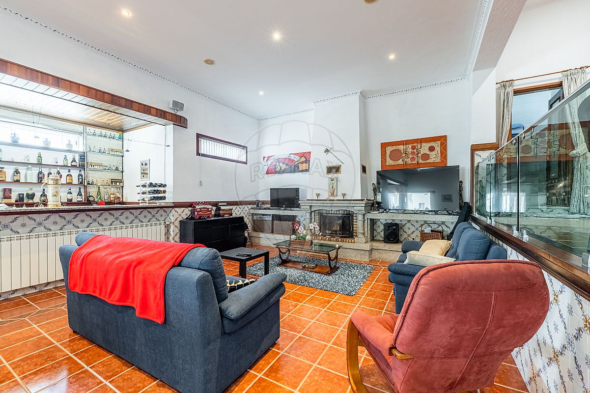 listing 123331056-1042 picture-0