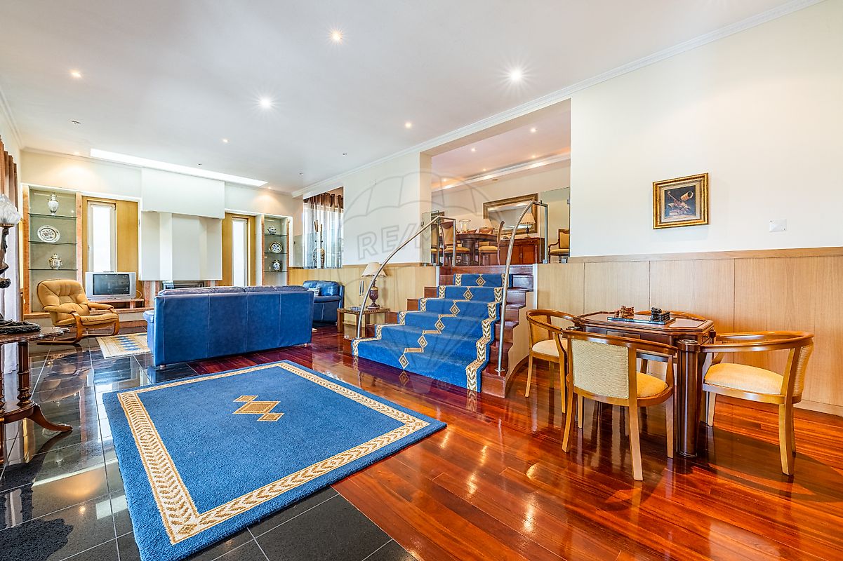 listing 123331056-1042 picture-0