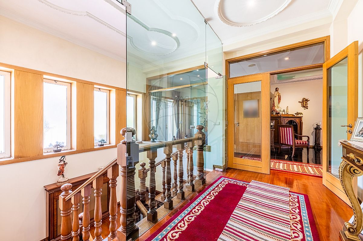 listing 123331056-1042 picture-0