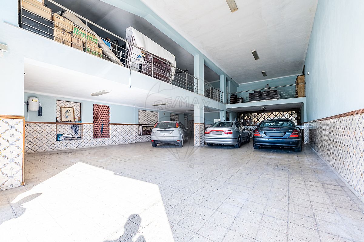 listing 123331056-1042 picture-0