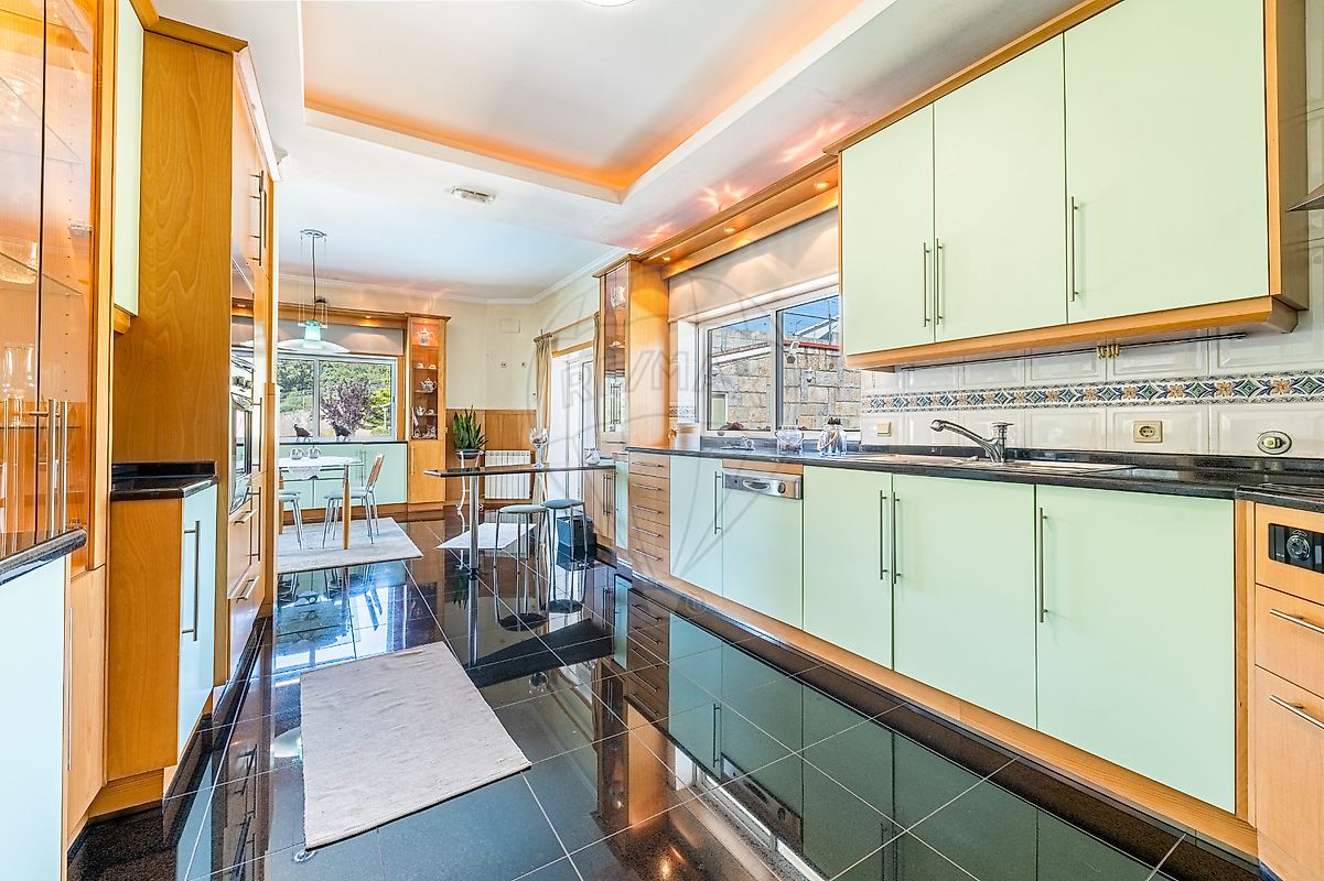 listing 123331056-1042 picture-0