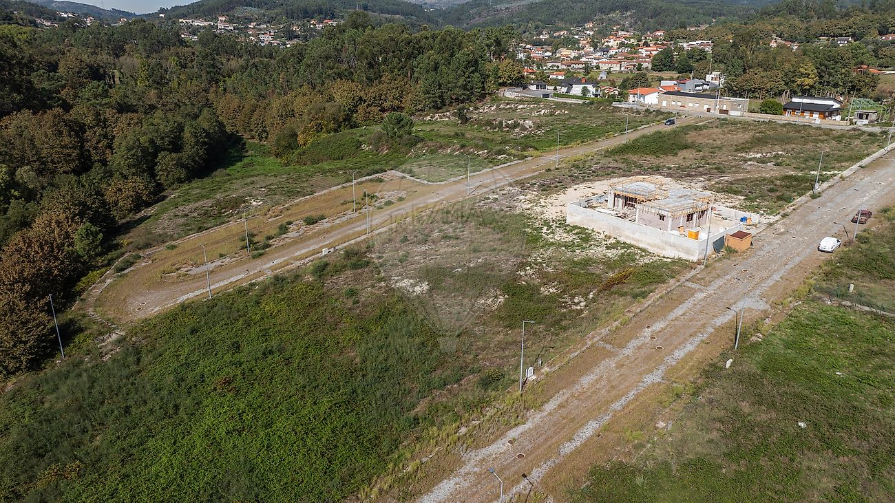 Terreno T4 à venda em Póvoa de Lanhoso
