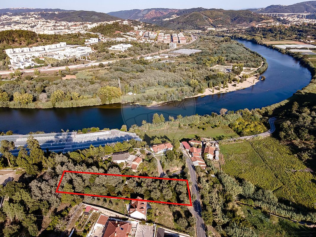 Land for sale in Coimbra, Portugal — €89,000