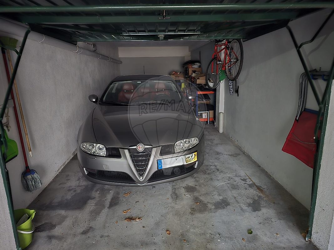 Garagem à venda em Lousã