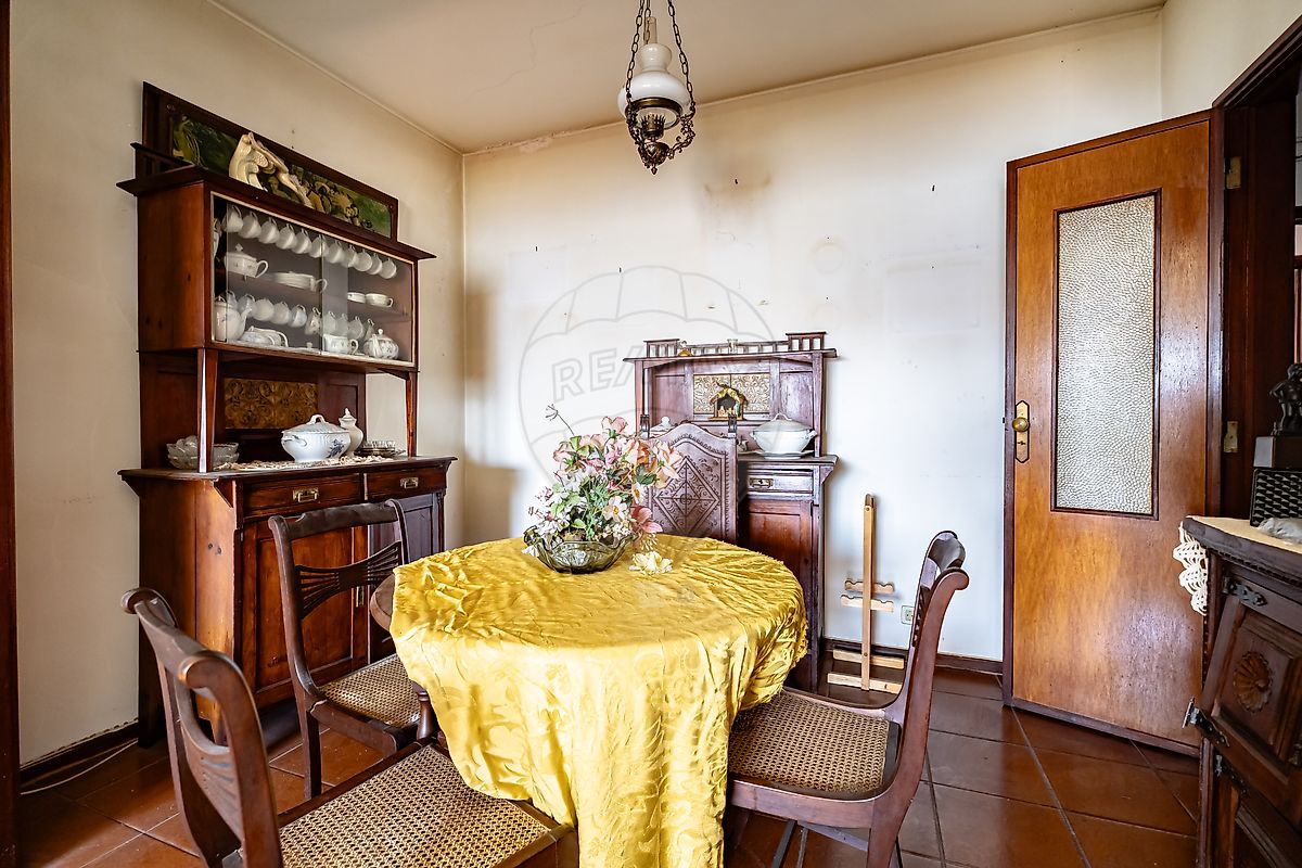Apartamento T4 em Coimbra (Sé Nova, Santa Cruz, Almedina e São Bartolomeu), €250.000