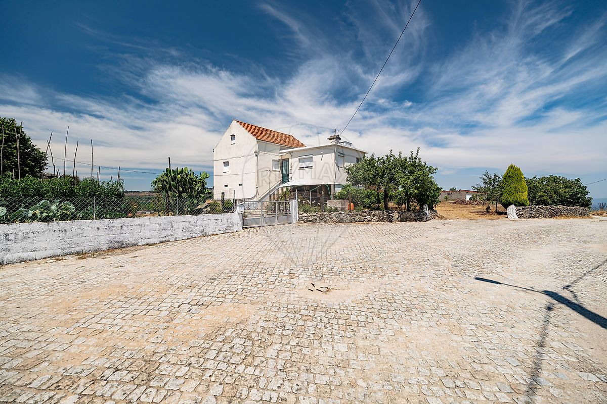 Moradia - Santiago de Cassurrães e Póvoa de Cervães, Mangualde, Viseu