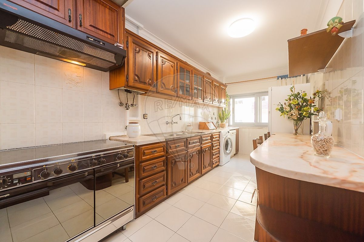 Apartamento T2 à venda em Amadora