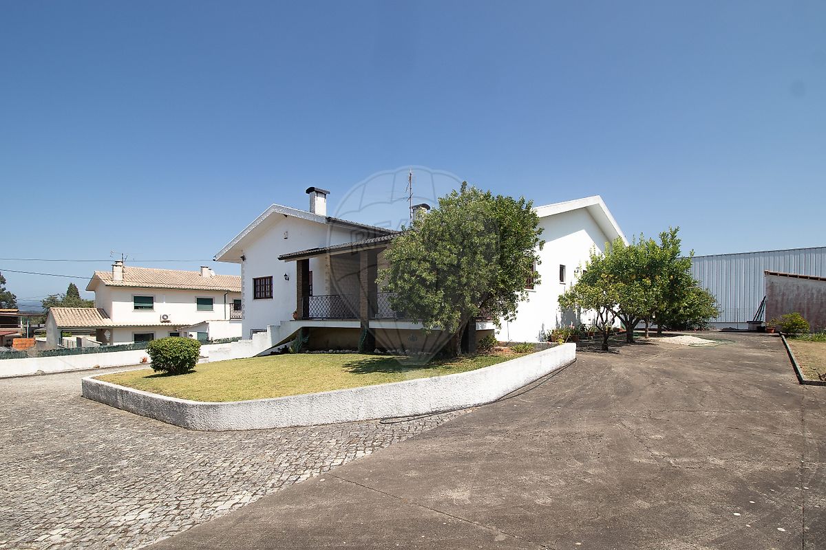 Moradia T4 para venda