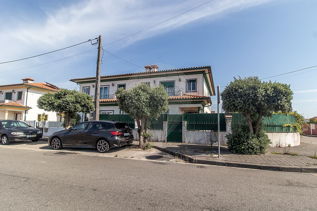 Moradia T4 para venda