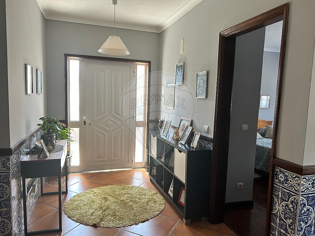 Moradia T4 à venda em Oliveira do Bairro