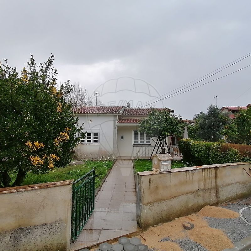 Moradia T3 à venda em Oliveira do Bairro