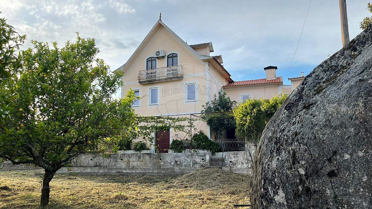 Apartamento T6 à venda em Tábua